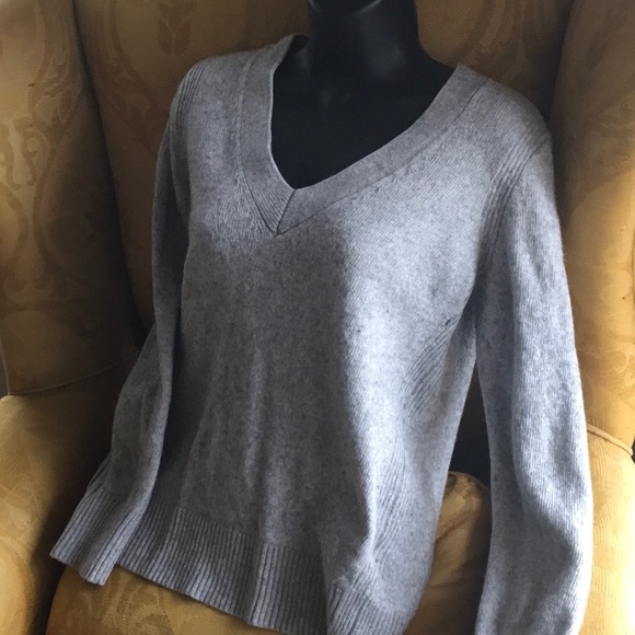 Banana Republic Sweaters - Cashmere/Merino wool Banana Republic Gray Sweater